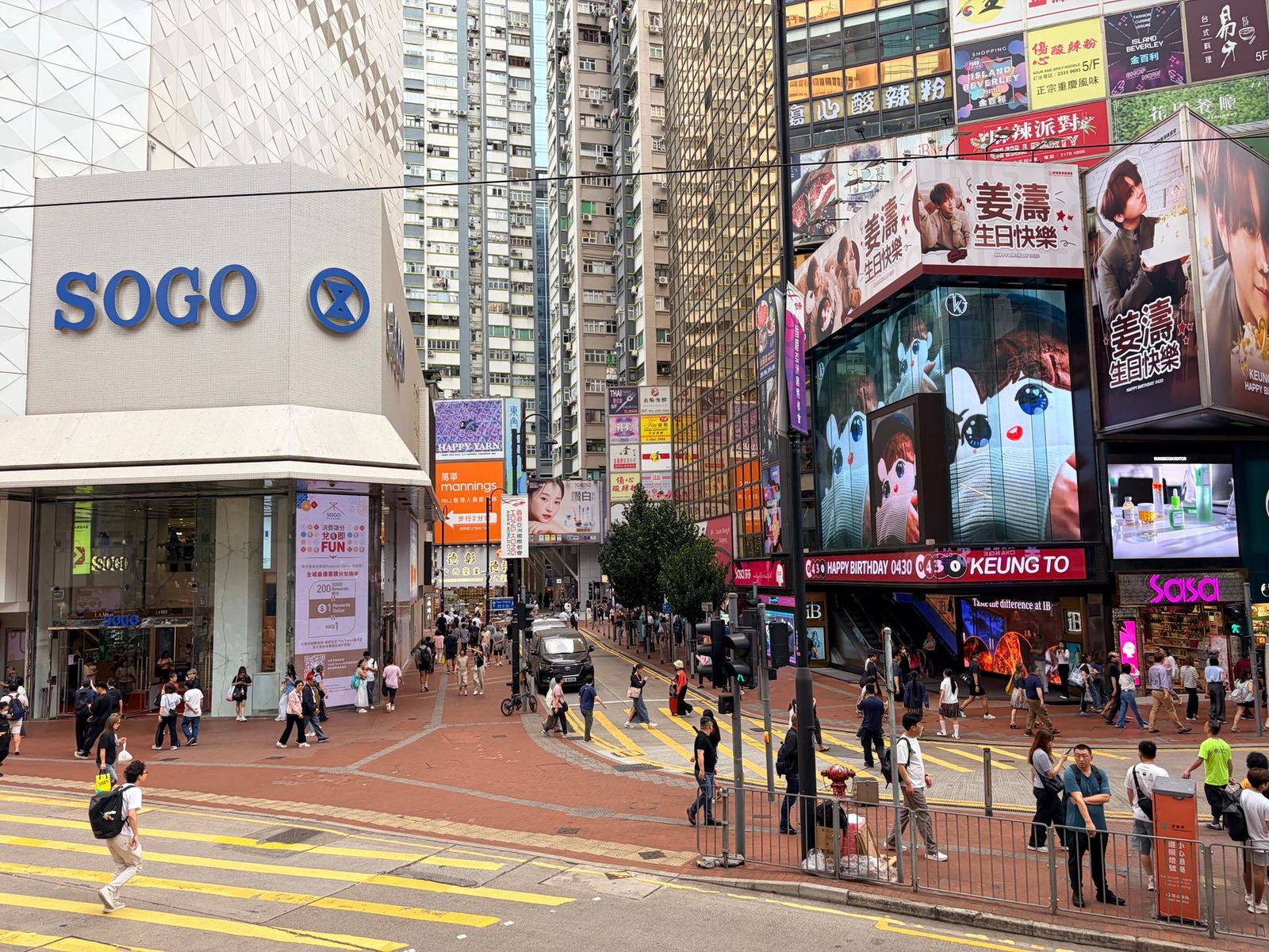 Hong Kong Retail Sales Rise 4.6% in June, Driven by Visitors
