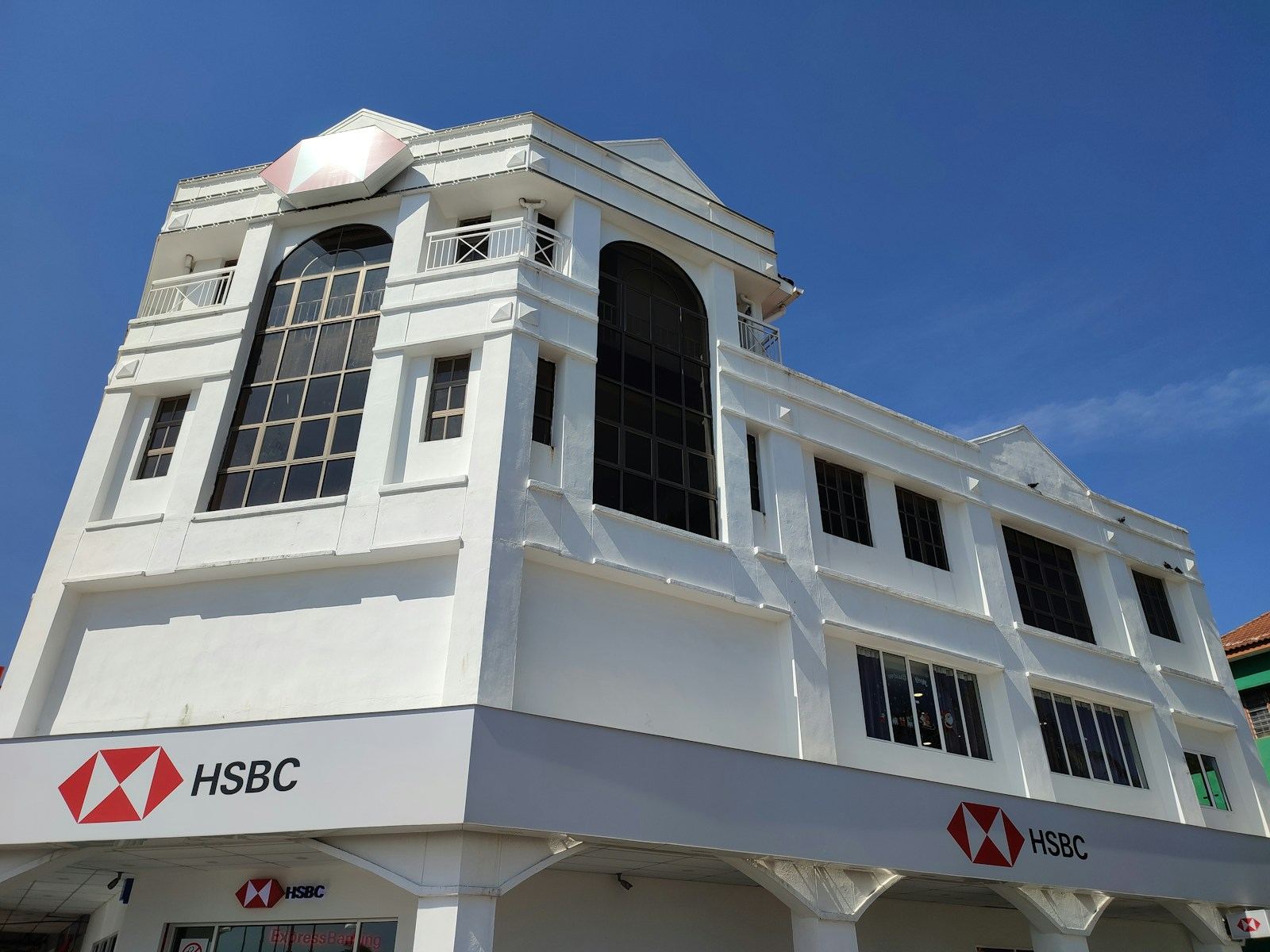 HSBC H1 2026 Pre-Tax Profit Rises 23% as Asia Operations Drive NII