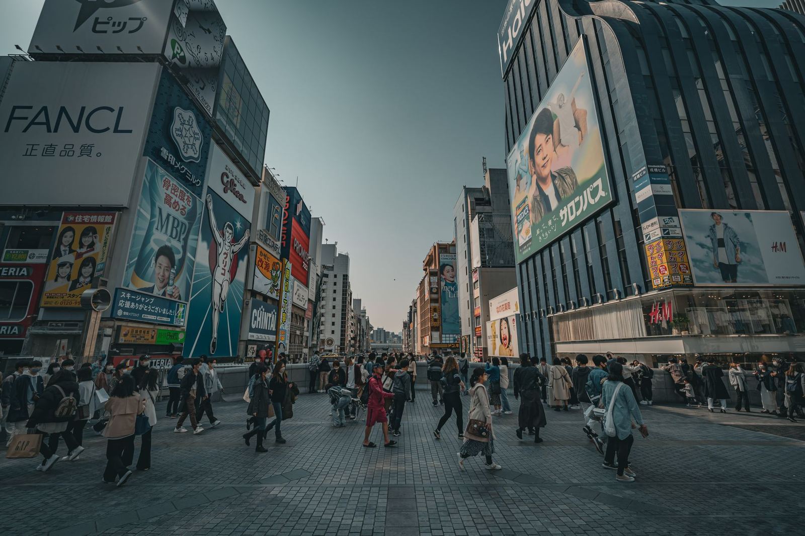 Japan Real Wages Climb Sixth Month; BoJ September Rate Hike Gains Traction