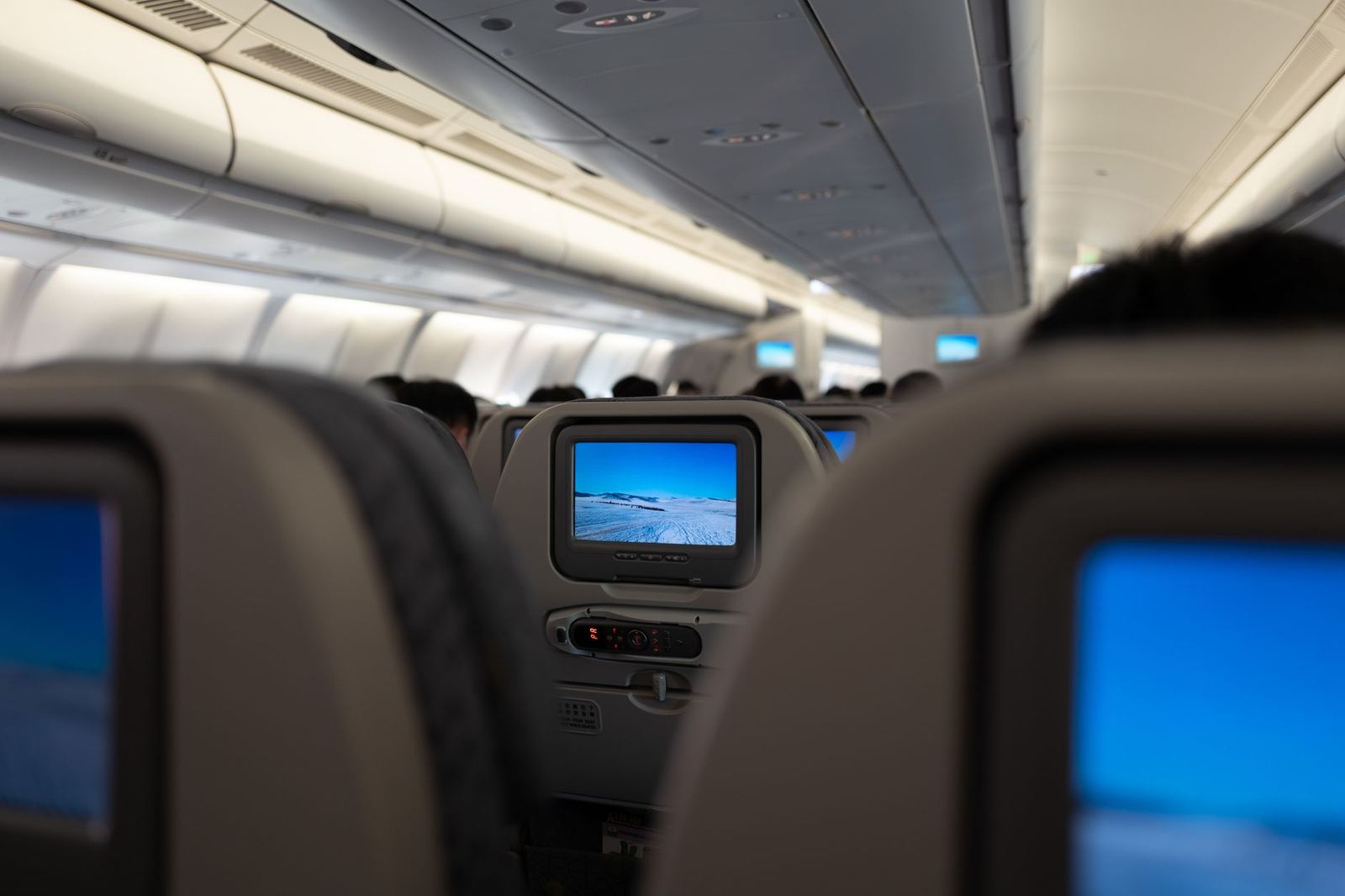 Kayak Data Shows Round-Trip Flights Generally Cheaper Than Two One-Ways