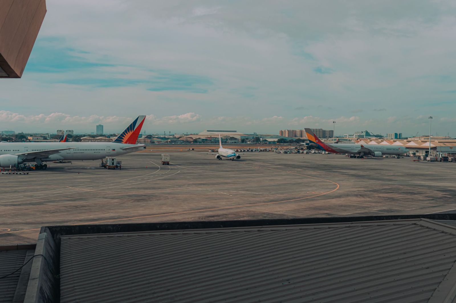 Philippine Airlines A350-1000 Economy: Simple Flying Review Flags Tight Seating on Ultra-Long-Haul Route