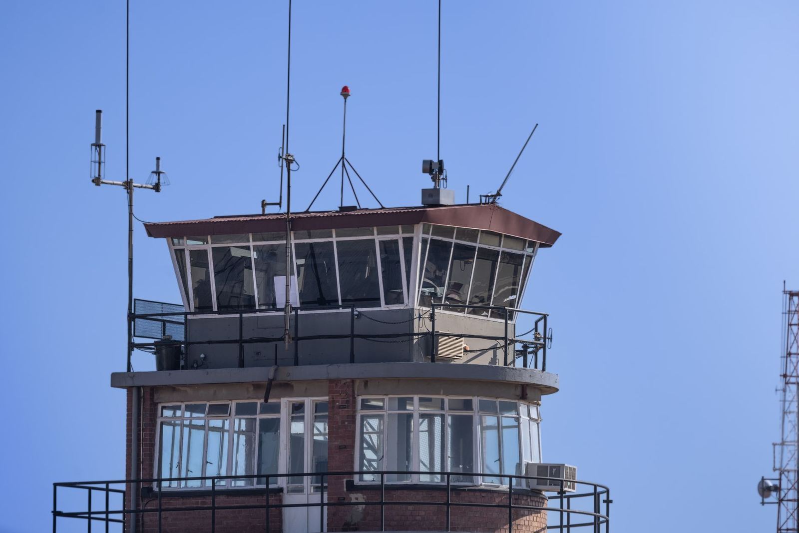 San Francisco Airport Greenlights Hotelzo's Private Rooms, Speakeasy Lounge; Beats Plaza Premium