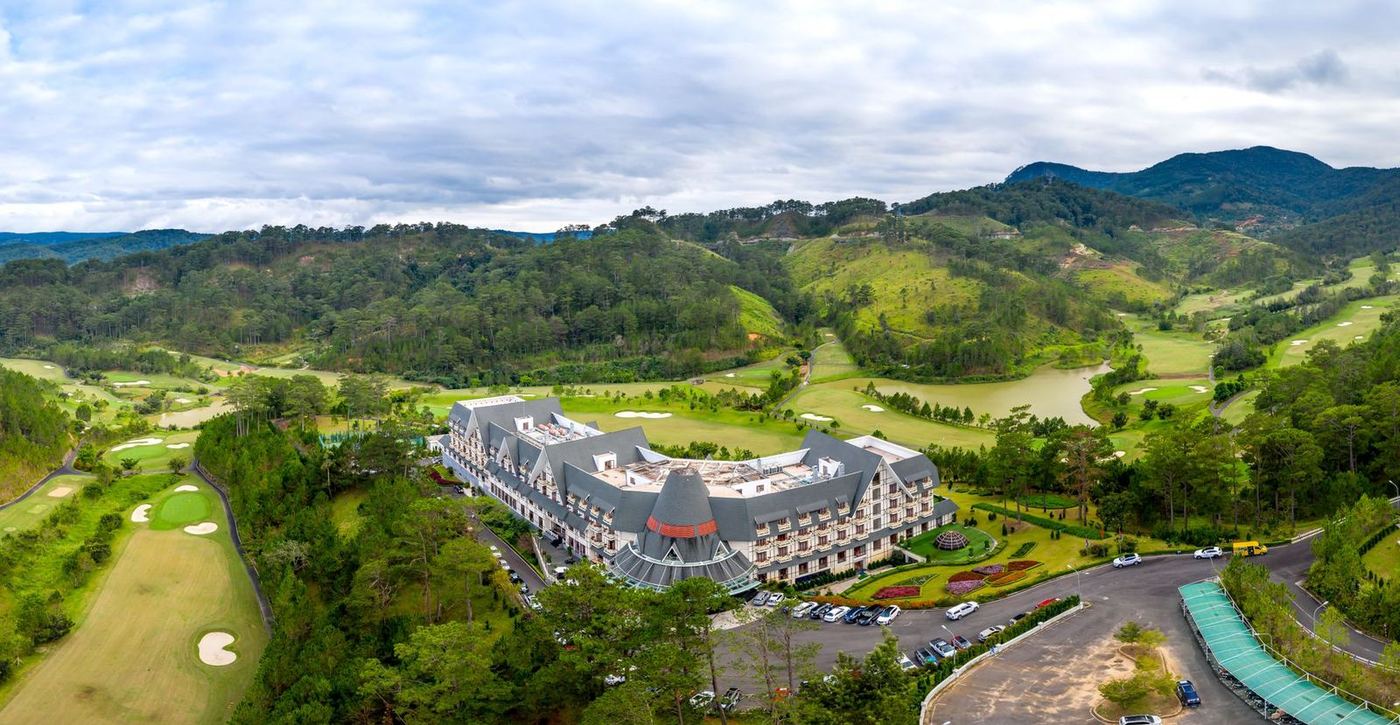 Illustrative golf photograph — not Alpine Golf Resort Chiang Mai