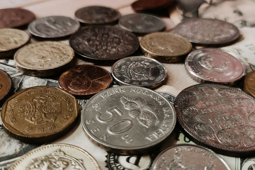 How do US$100 oil and 5% US yields divide ASEAN currencies?