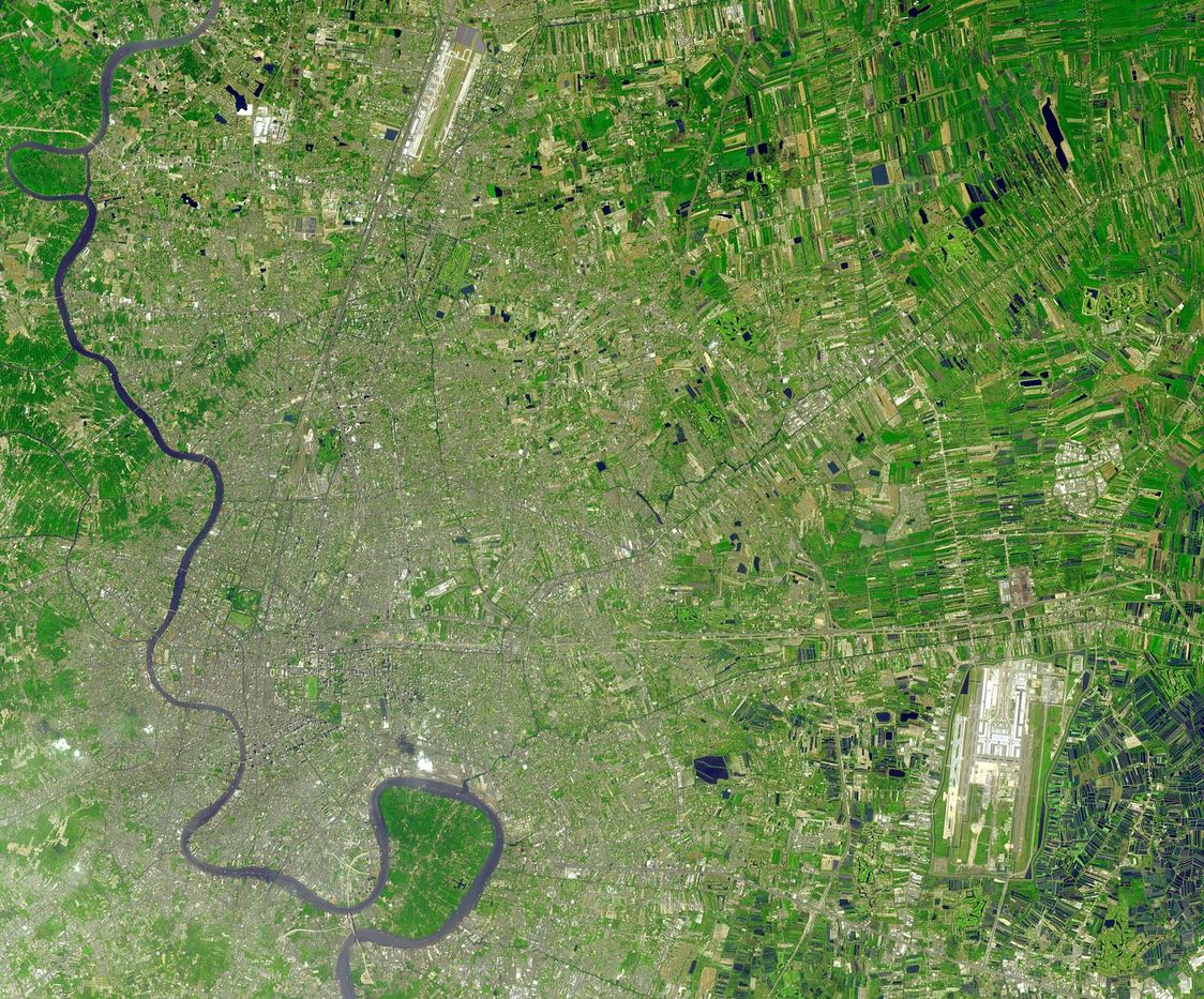 Bangkok Flooding Disrupts Suvarnabhumi, Don Mueang Airports