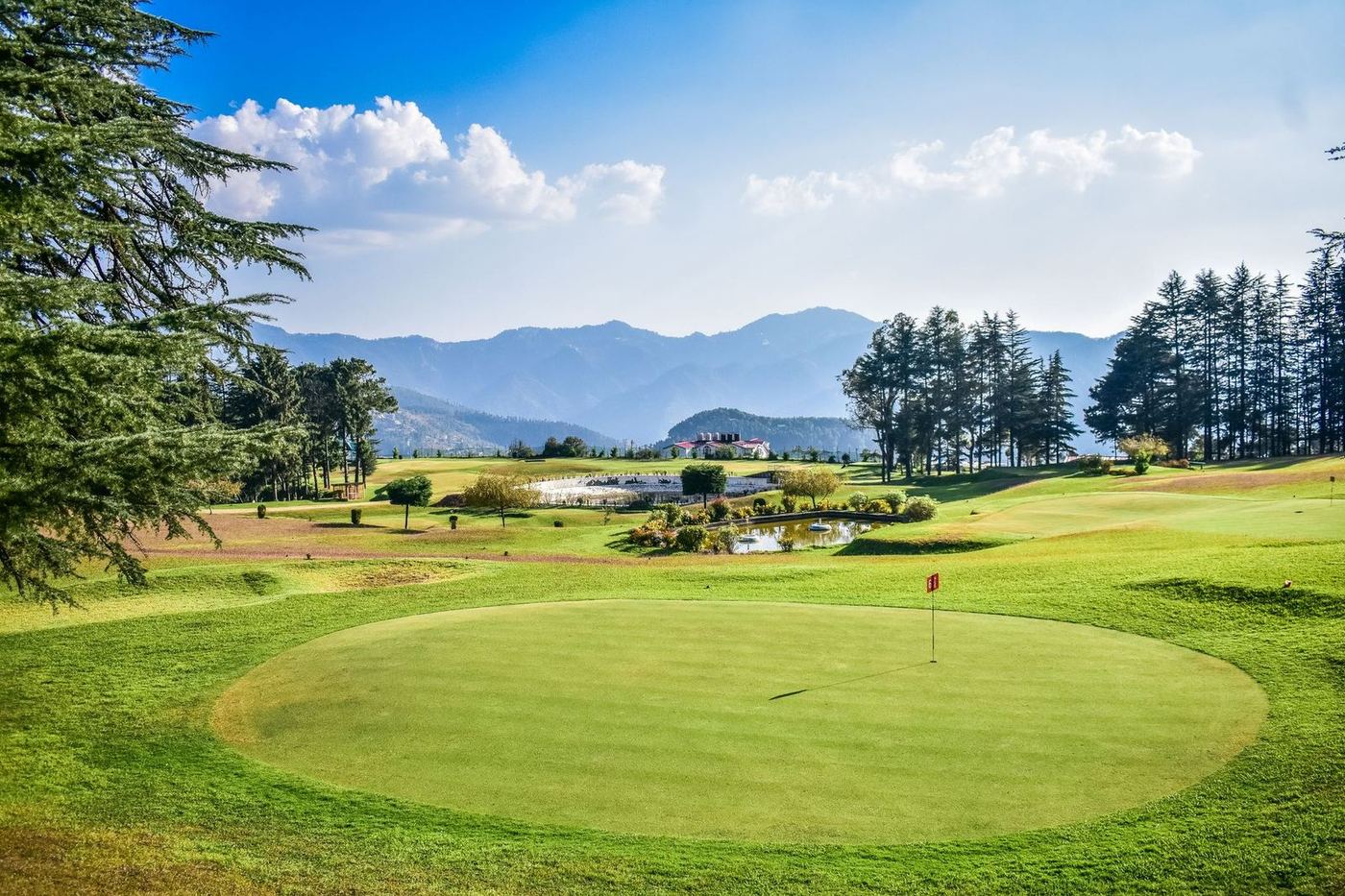 Illustrative golf photograph — not Black Mountain Golf Club