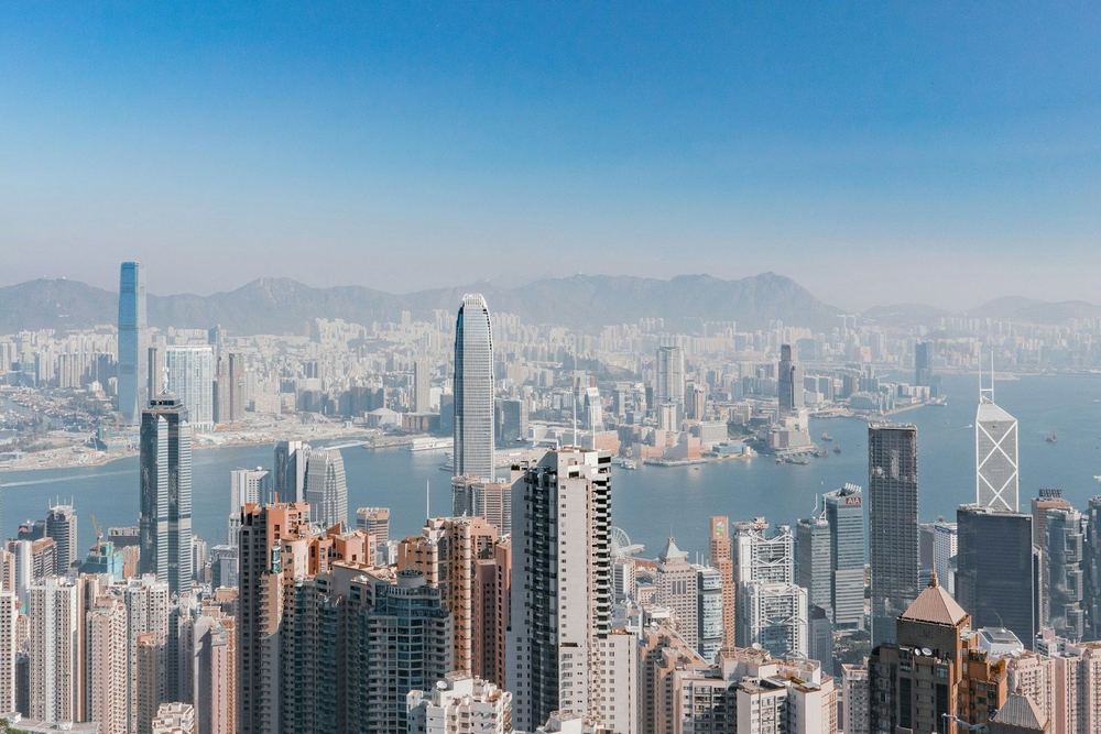 Hong Kong Luxury Spending Fuels Uneven H1 Economic Recovery
