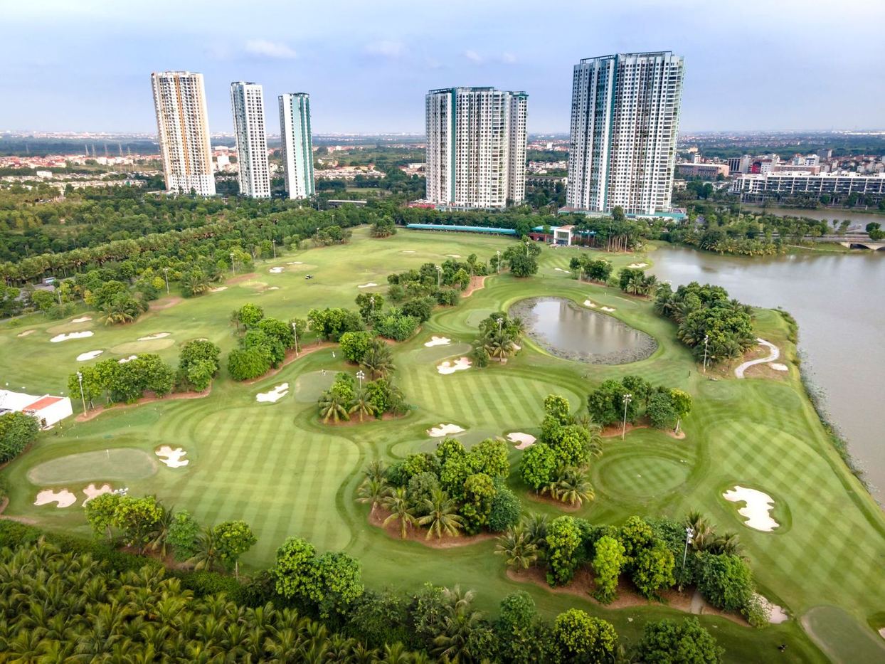 Illustrative golf photograph — not Montgomerie Links Vietnam