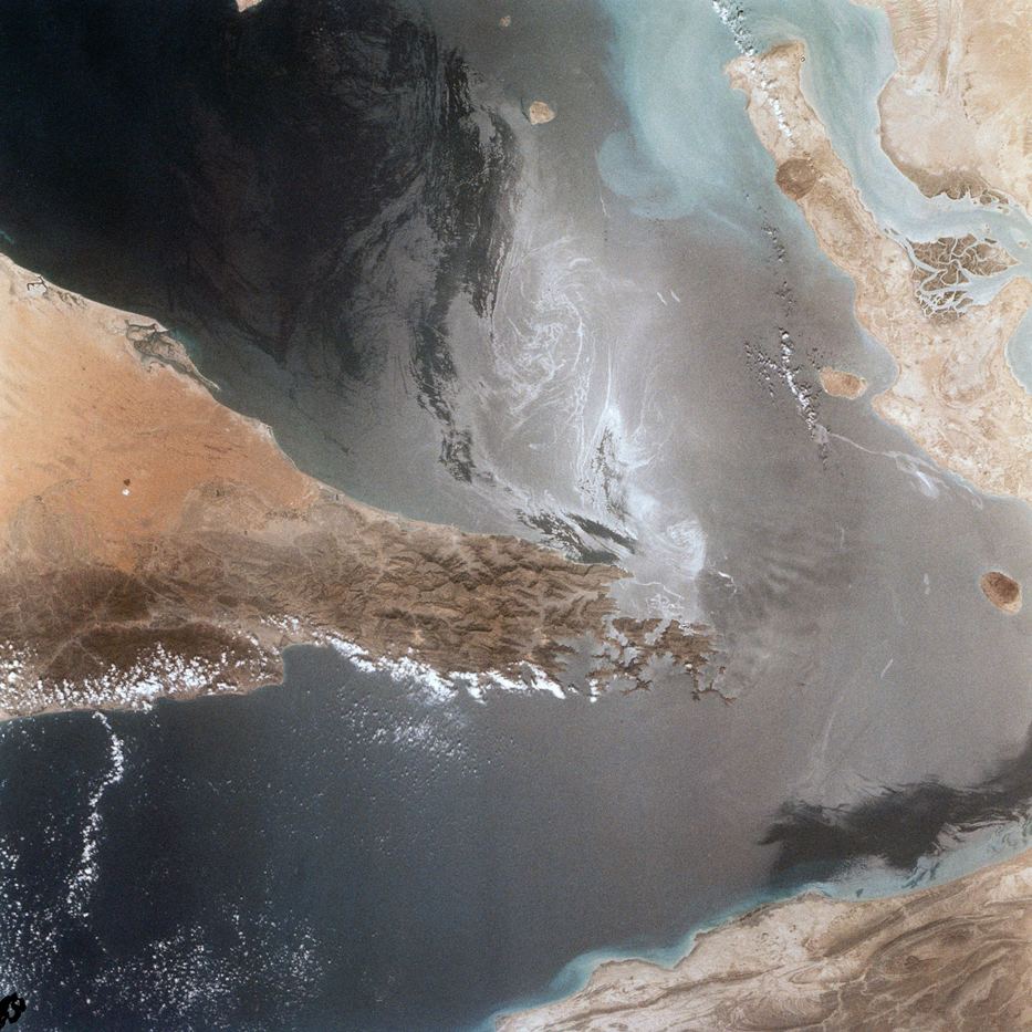Oil Climbs on Hormuz Fears, WTI Nears US$91